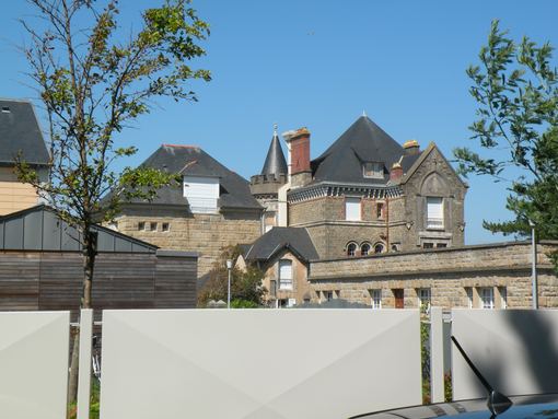  Grande villa ancienne avec tourelle